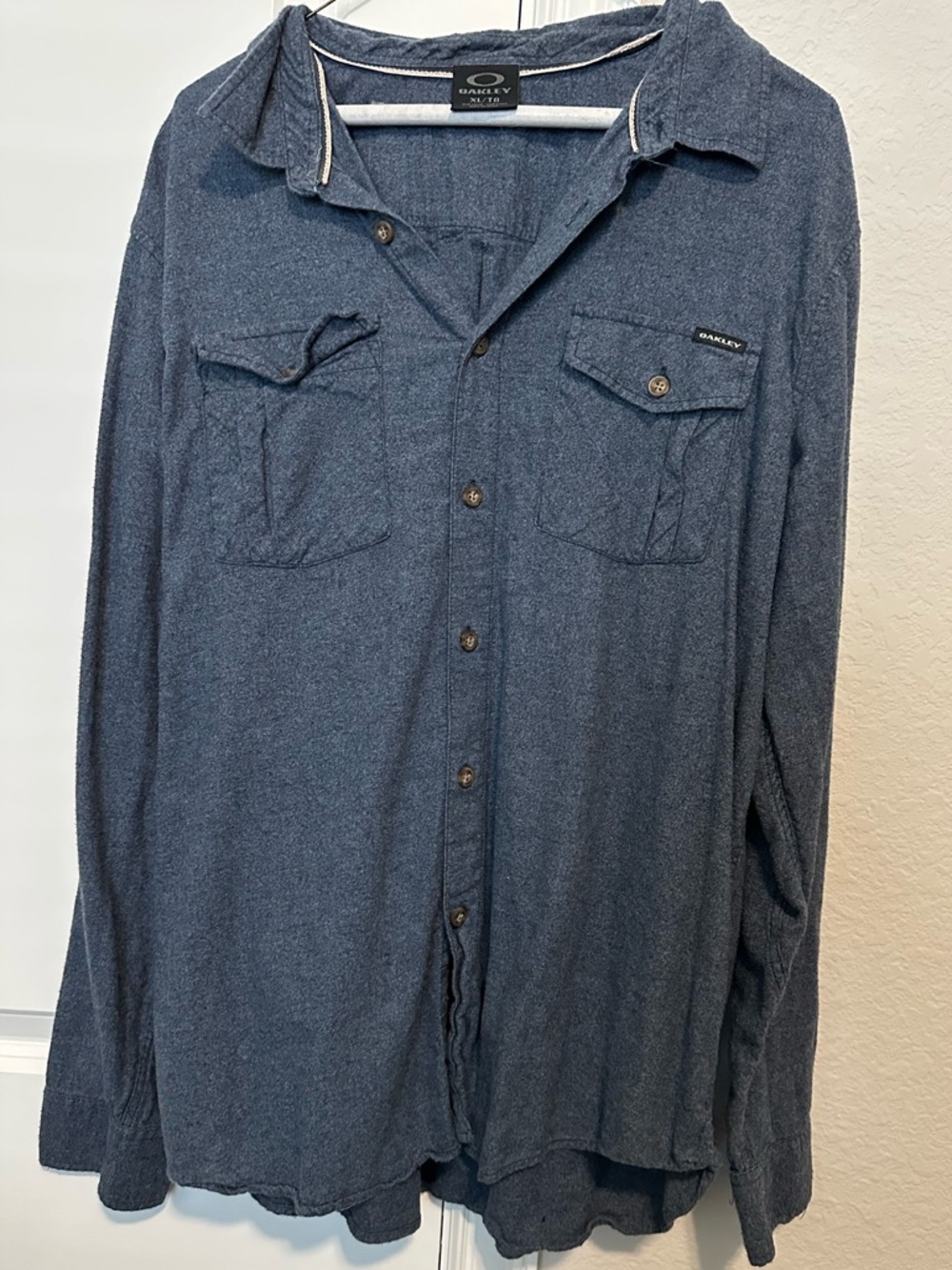 Oakley - Men’s L Long-sleeve Button-down Sheet, navy blue
